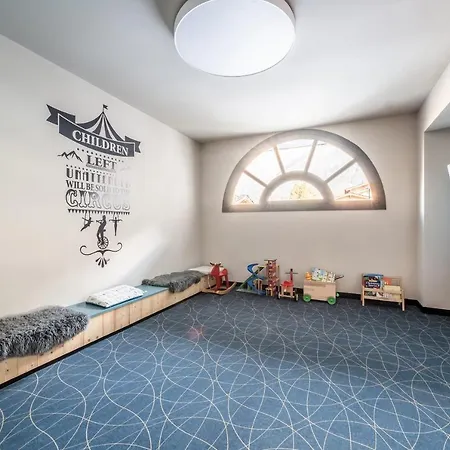 Le Gui - By Emerald Apartment
