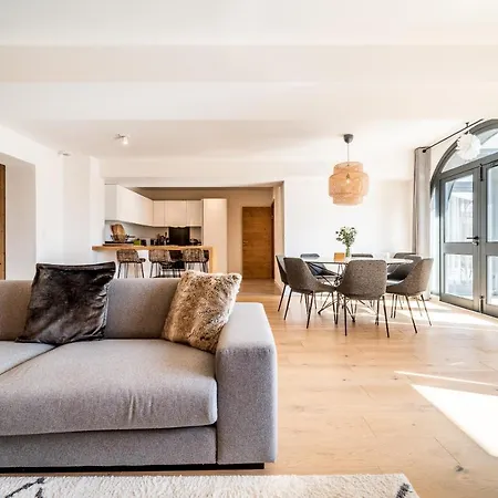 Le Gui - By Emerald Apartment