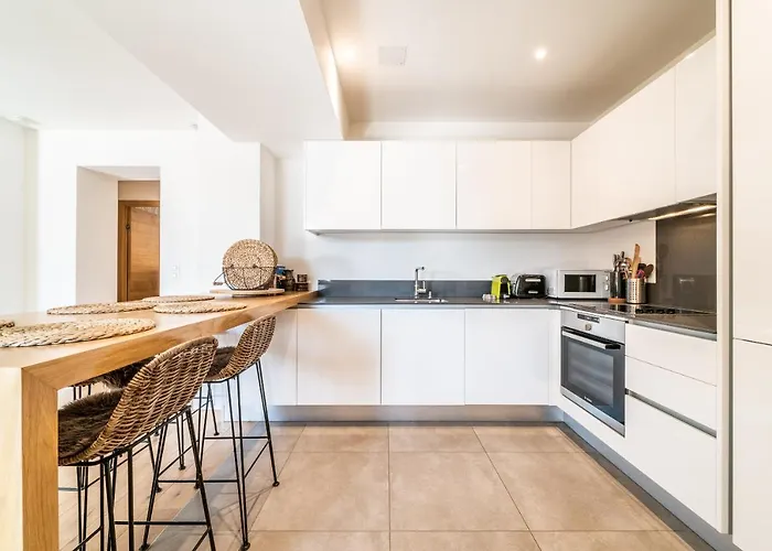 Le Gui - By Emerald Apartment